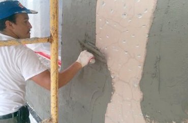 bonding coat is applied using
portland cement mortar and a chemical bonding admixture