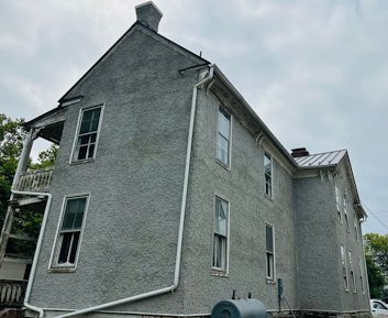 Historic pebble dash stucco in Leesburg, Virginia